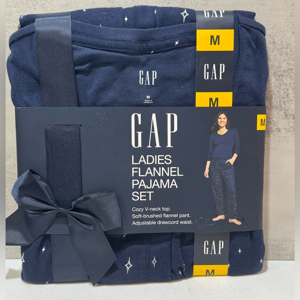 NEW-GAP Women's Flannel Pajama Set- Size: Medium